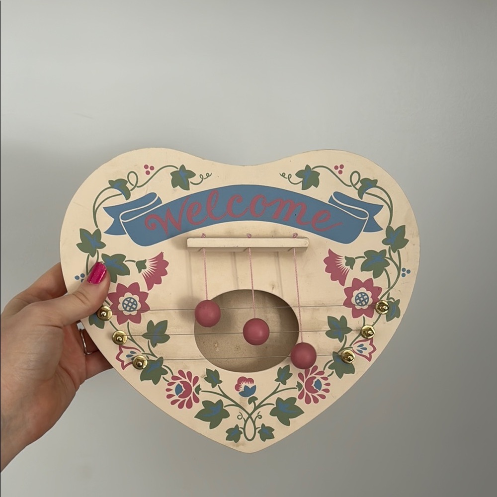 Heart-Shaped Welcome Door harp with Floral Design